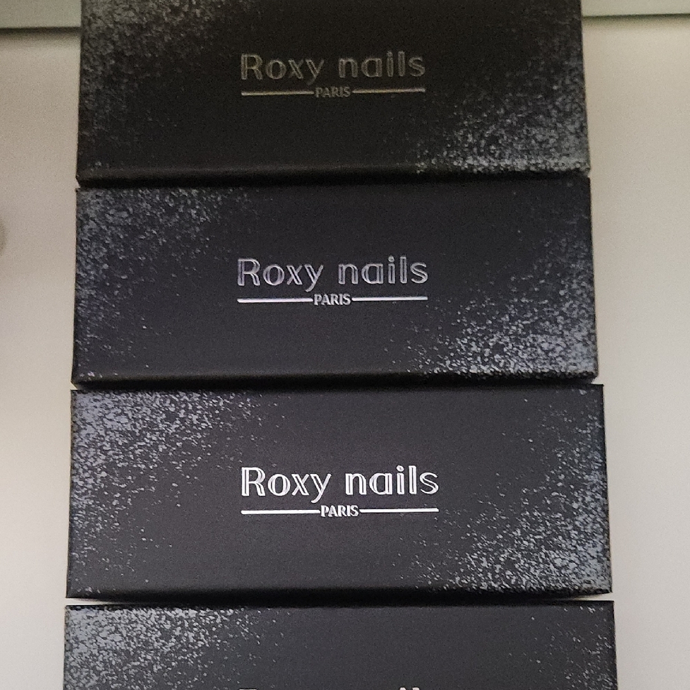 Roxy Nails
